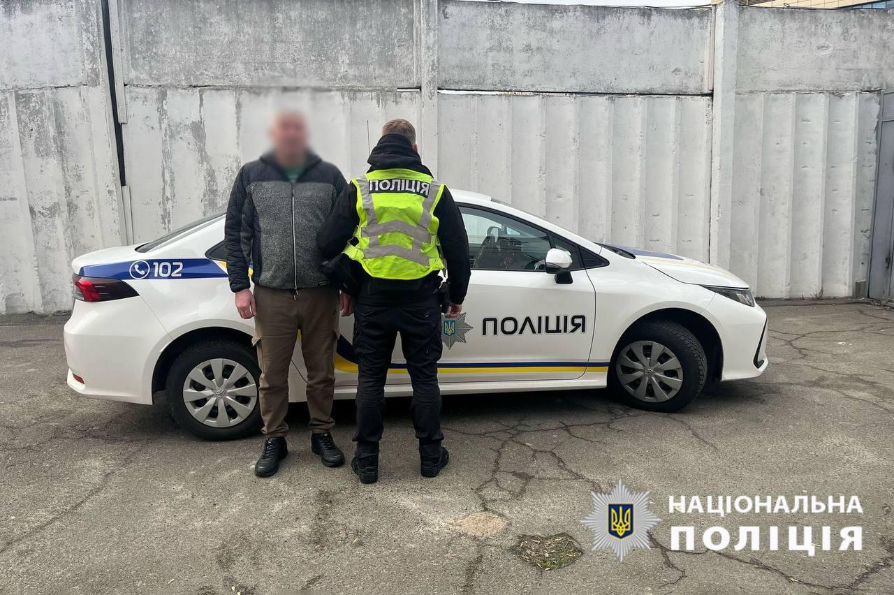 У Києві затримали іноземця, який напав на інспектора з паркування