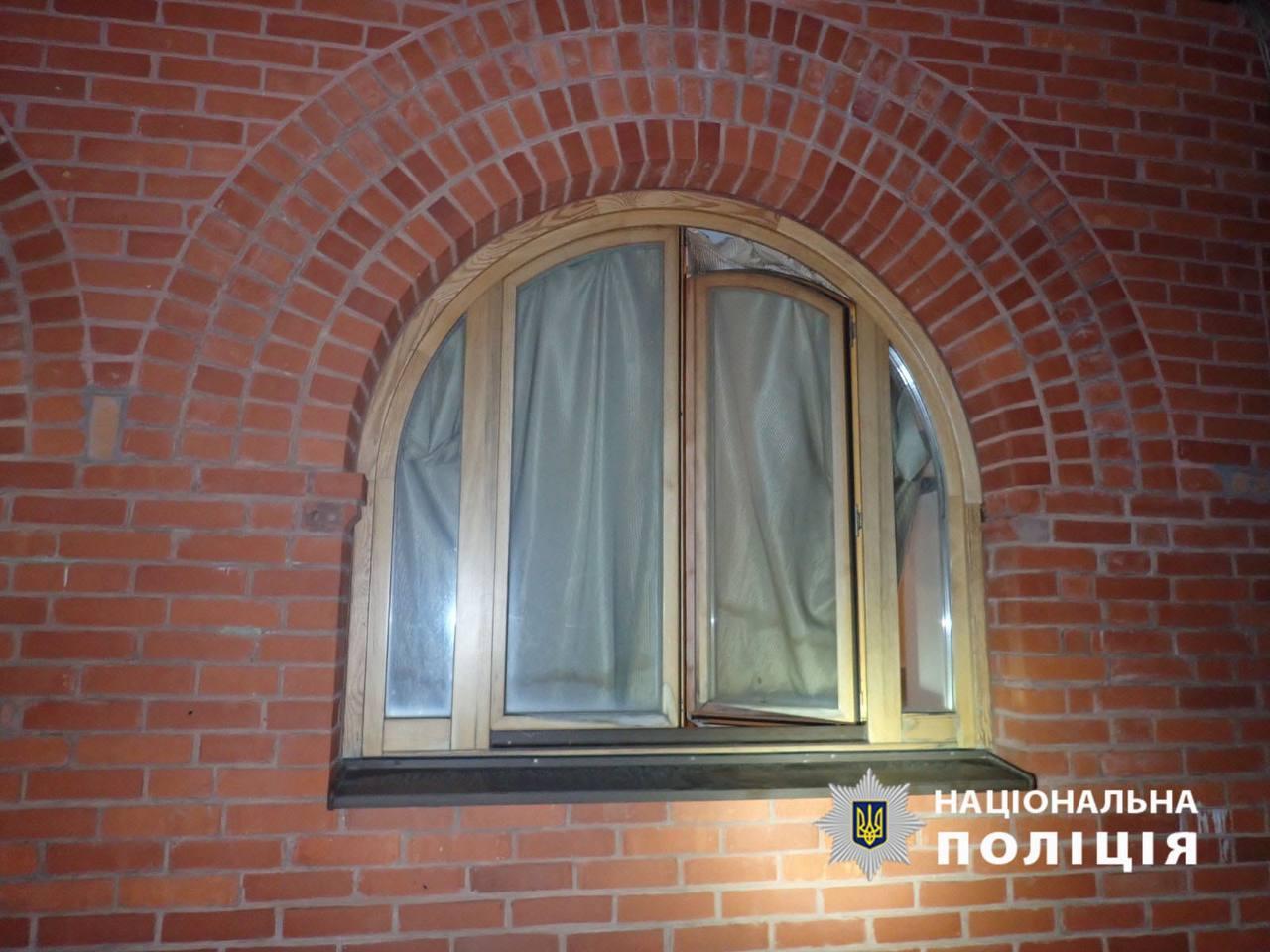 Поліція затримала киянина за спробу викрадення антикварних статуеток на 200 тисяч гривень
