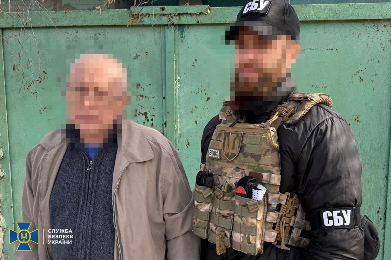 СБУ затримала трьох колаборантів, які допомагали окупантам проводити псевдореферендум у Херсоні