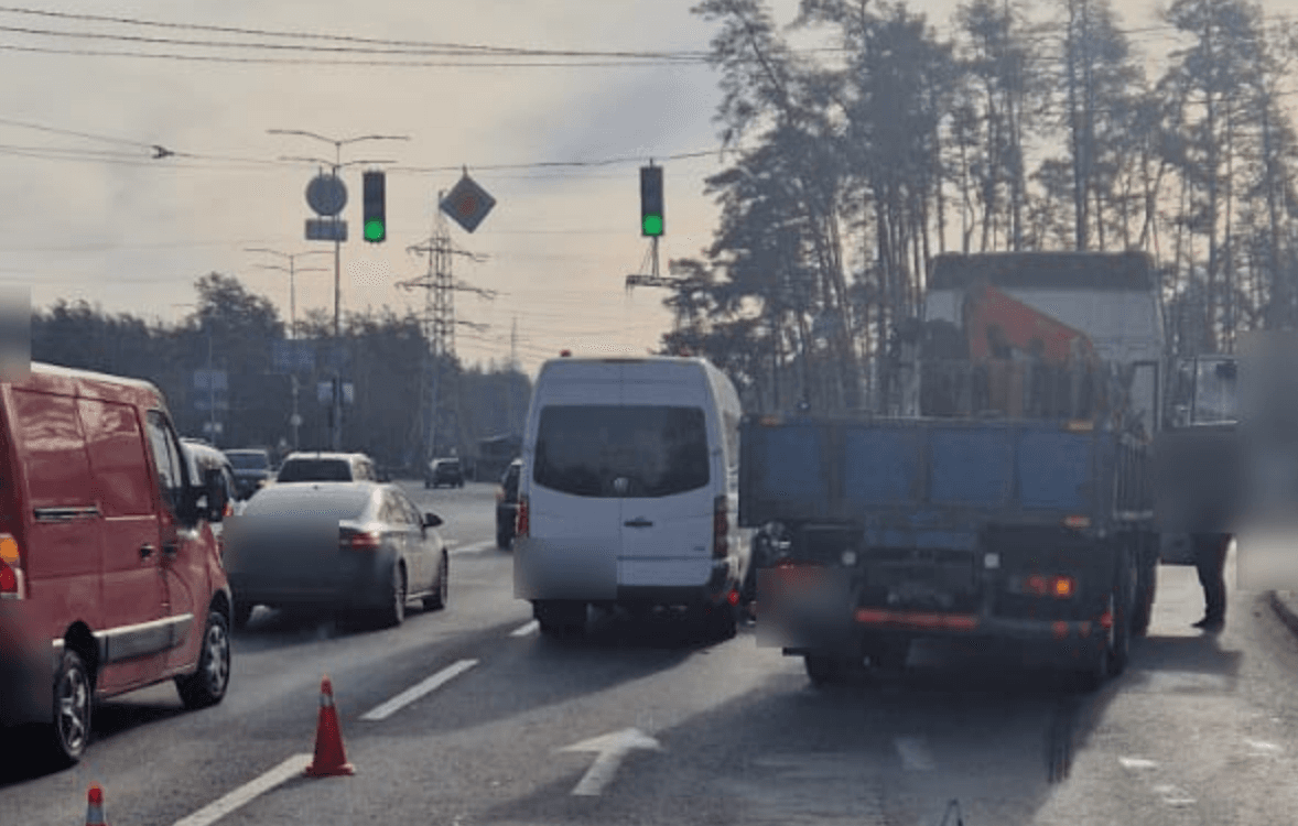 На «Варшавці» через ДТП ускладнений рух у бік Києва