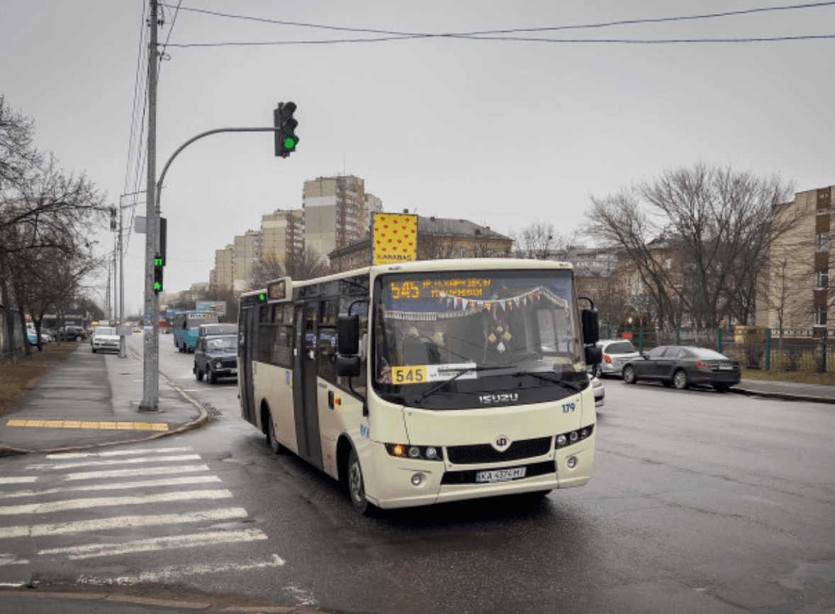 Кияни просять ввести безготівкову оплату проїзду у маршрутках