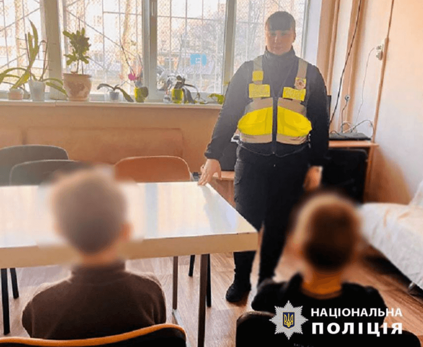 Поліцейські затримали двох хлопців, які «замінували» школу у Деснянському районі
