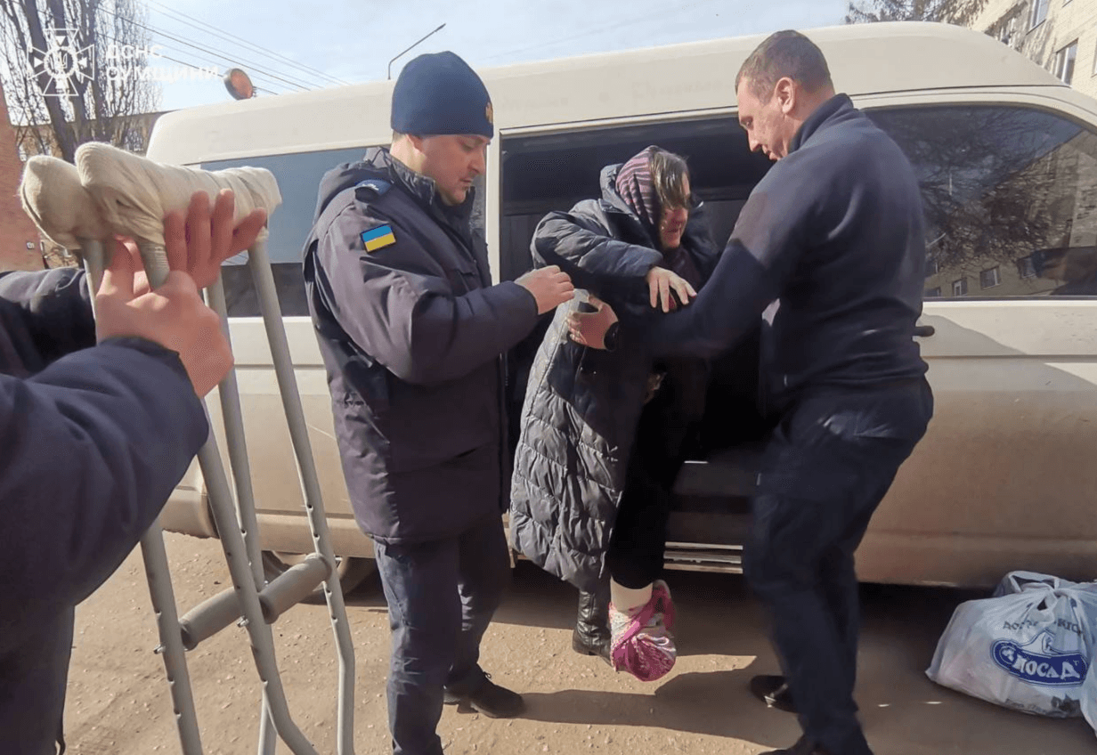 З прикордонних районів Сумщини евакуюють людей