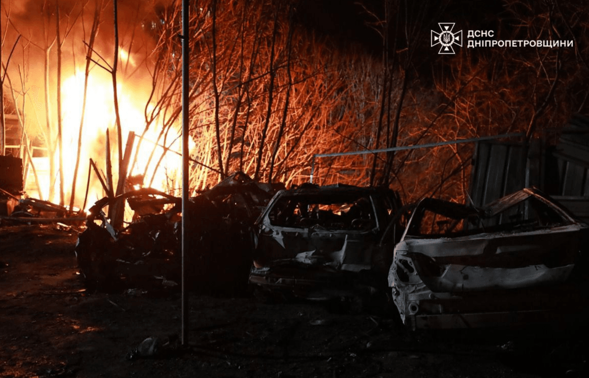 У Дніпрі внаслідок ворожого удару пошкоджені підприємства, освітні та культурні заклади