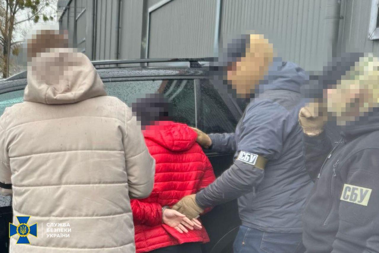 СБУ і ДБР затримали посадовця податкової служби Сумщини на хабарі