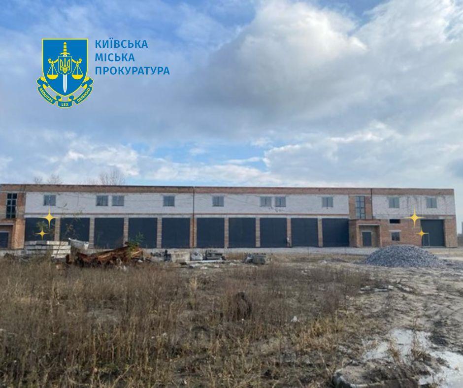 У Києві суд зобов’язав знести незаконну забудову на землі водного фонду по вул. Ревуцького