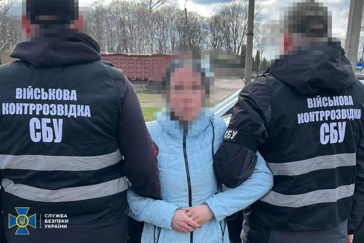 На Чернігівщині СБУ затримала зрадницю, яка коригувала удари рф по ешелонах ЗСУ