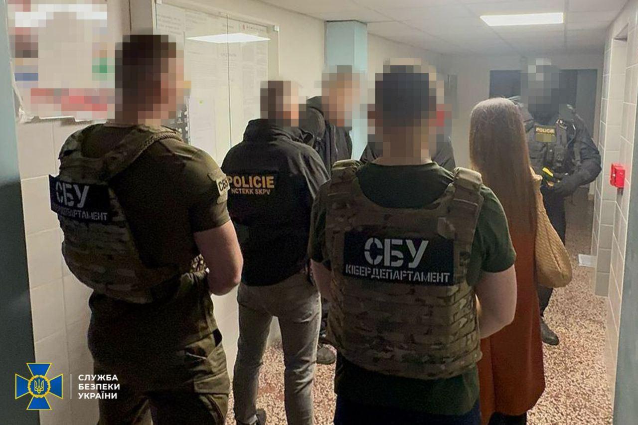 СБУ та Нацполіція викрили міжнародну хакерську групу, що обкрадала рахунки громадян ЄС та США