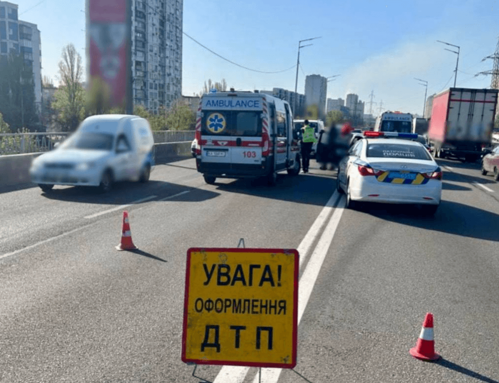 На «Юності» – великий затор: шукайте інші шляхи проїзду