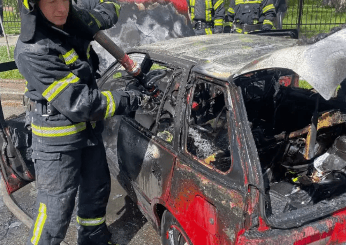 Автівка спалахнула у Подільському районі