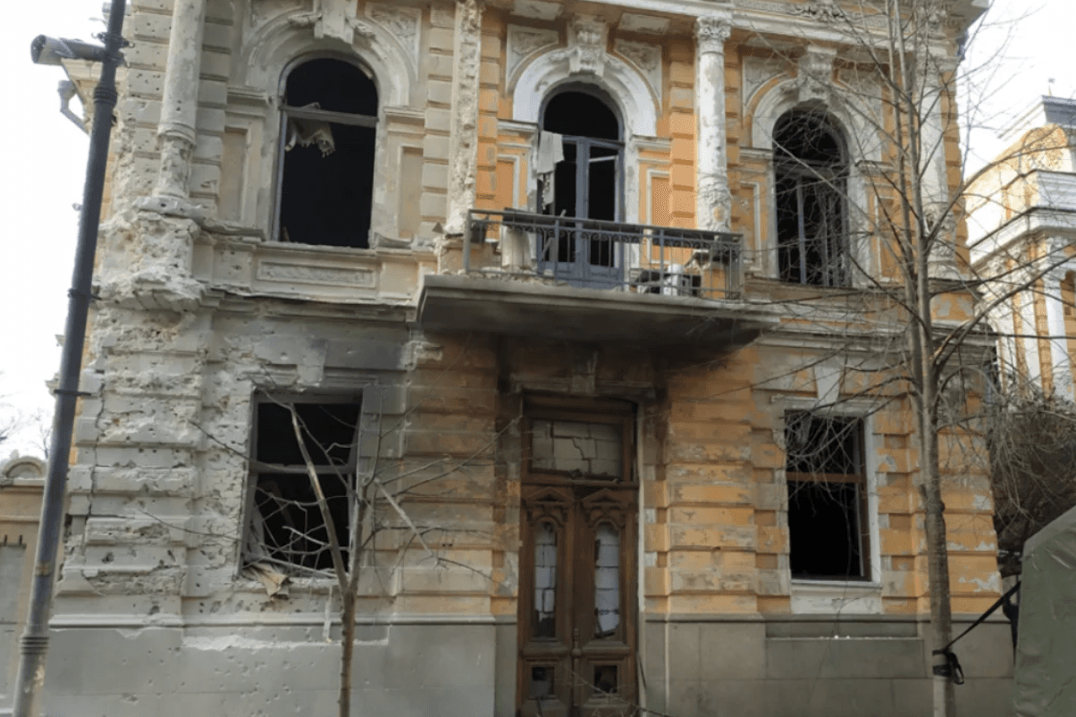 Оцифрована архівна документація пошкодженої під час атаки будівлі Спілки письменників