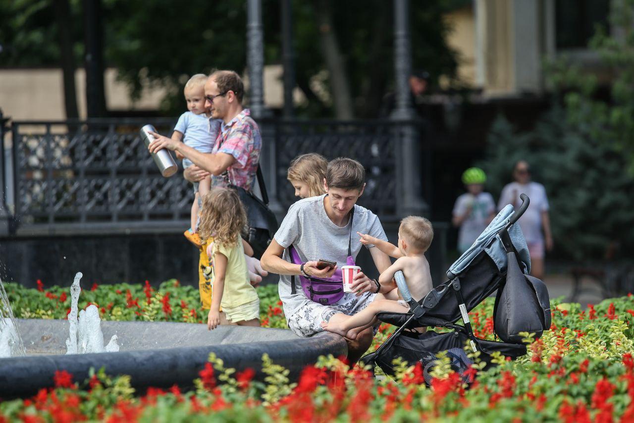 Що змінилося в житті українців у травні: бензин, тарифи та стипендії