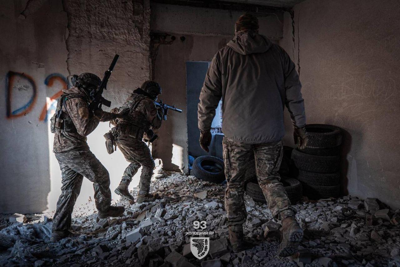 Бійці 93-ї бригади Холодний Яр відпрацювали основи бою в щільній забудові