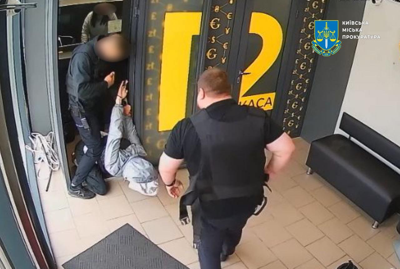 У Києві студент влаштував «пранк» з погрозами підірвати обмін валют — йому загрожує до 15 років ув’язнення