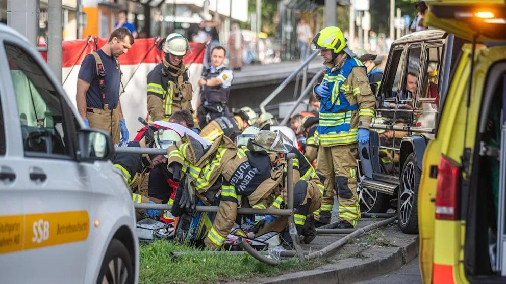 У центрі Штутгарта автомобіль в’їхав у натовп: восьмеро постраждалих, серед них жінка з візочком