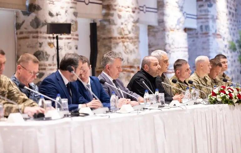 Під час переговорів росіяни висували питання, які були неприйнятними для України, – головне з брифінгу української делегації у Стамбулі