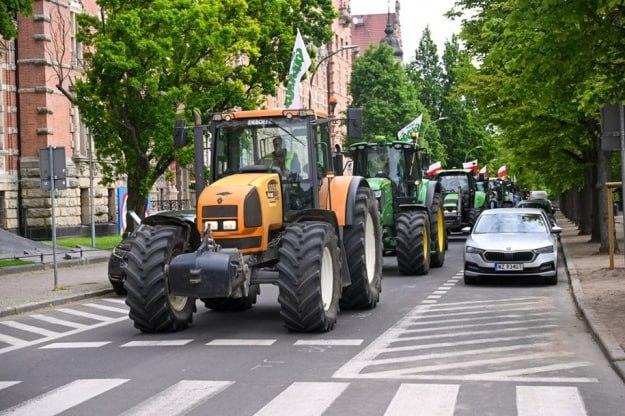 Польські фермери знову протестують: трактори перекрили центр Щецина з вимогою скасувати “Зелену угоду” ЄС