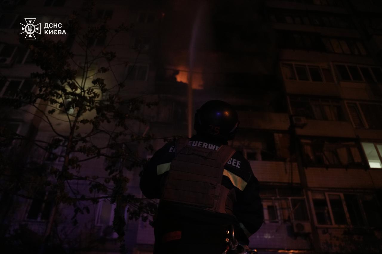 Київ пережив одну з наймасованіших комбінованих атак: численні пошкодження та 15 постраждалих
