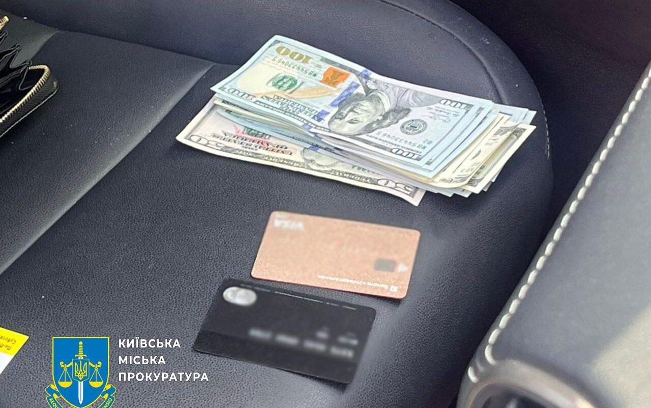 Киянка обіцяла за 4 тисячі доларів допомогти чоловіку “пройти” ВЛК