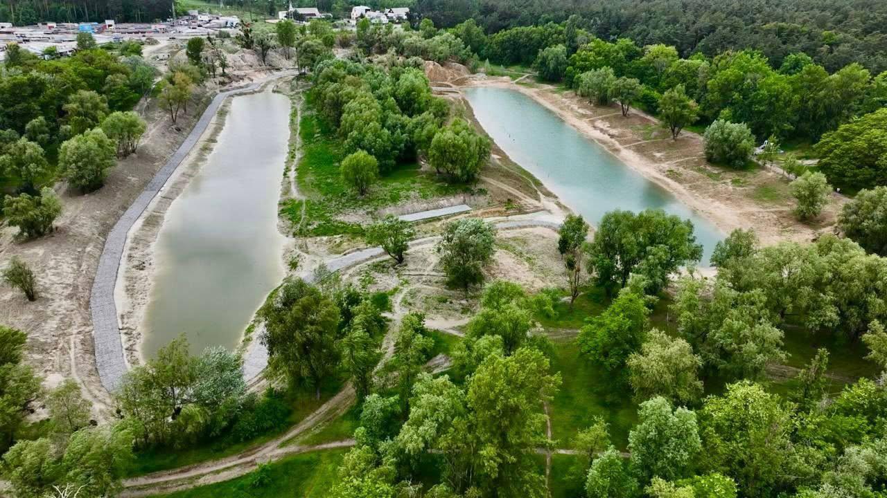 Злива допомогла: відновлене озеро Синє наповнилось водою