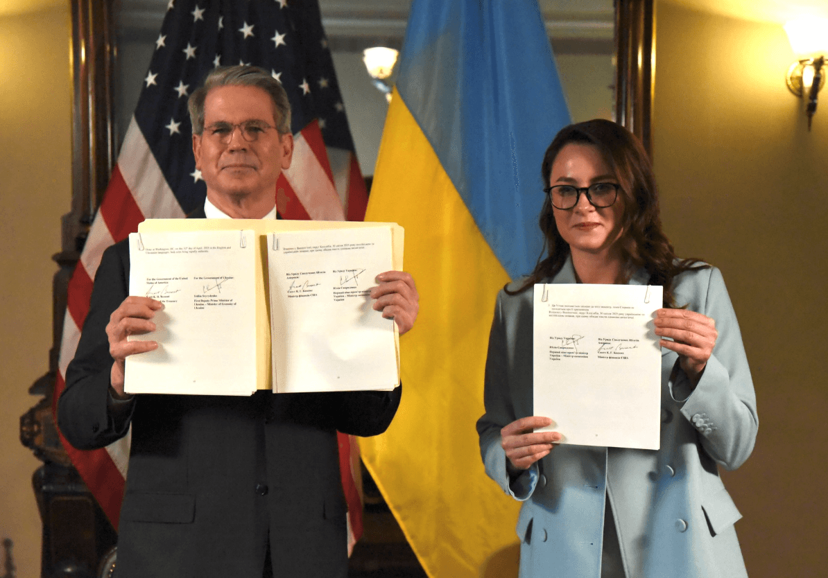 Україна і США підписали угоду про корисні копалини