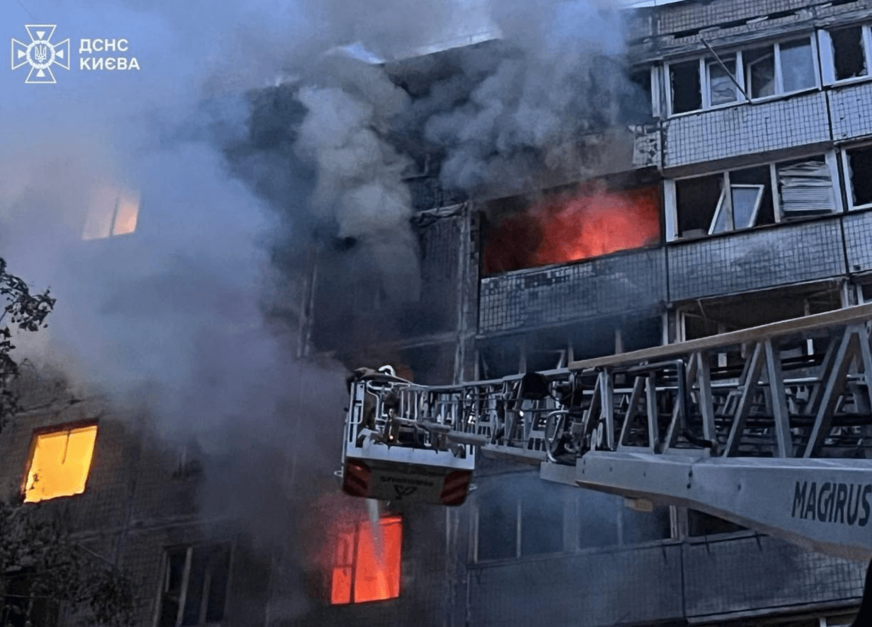 Внаслідок нічної атаки у столиці – двоє загиблих, ще 8 людей постраждали 
