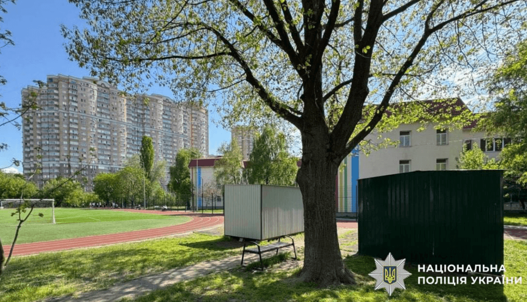 У Голосіївському районі чоловік обікрав двох п’ятикласників