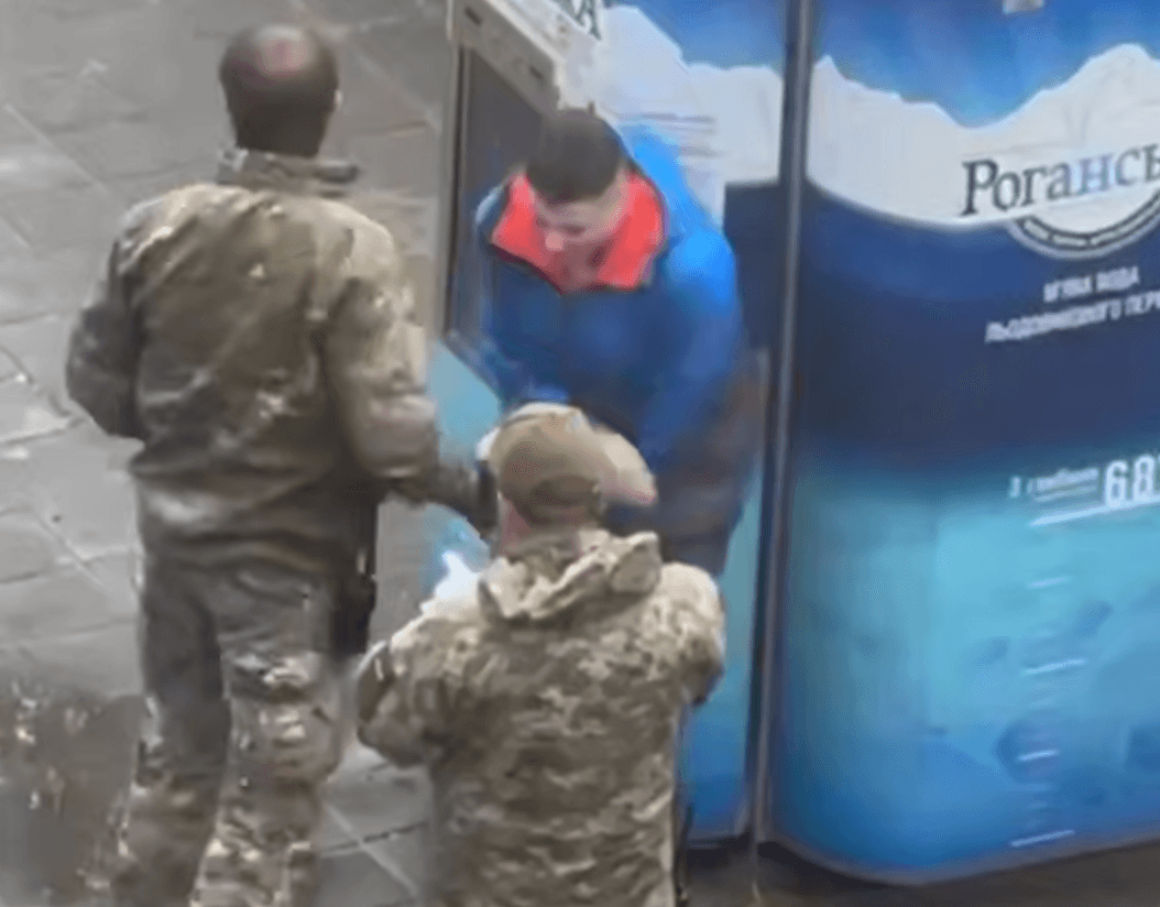 У Харкові представник ТЦК вдарив чоловіка у живіт – з’явився офіційний коментар