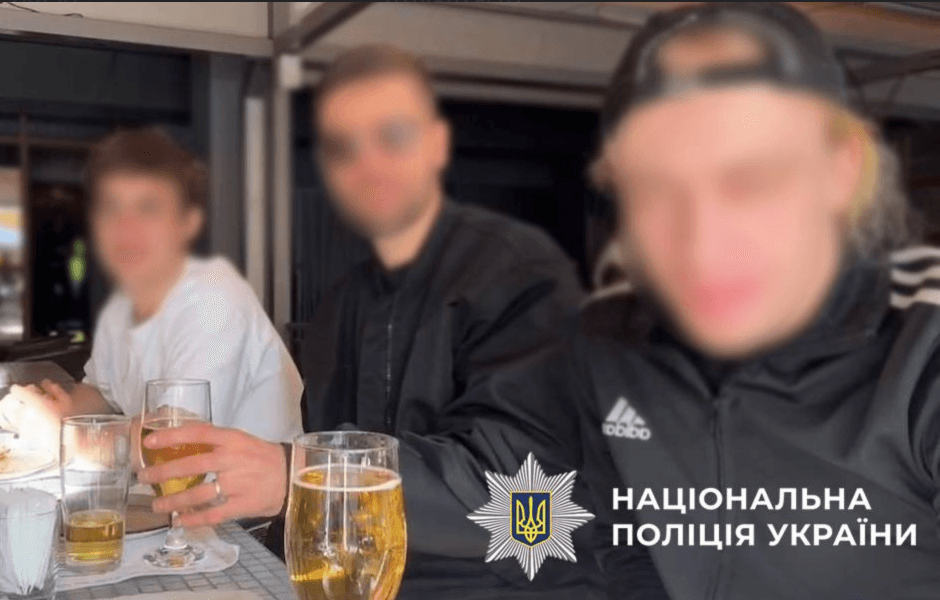У Києві затримали п’яних «блогерів», які хизувались незареєстрованою зброєю