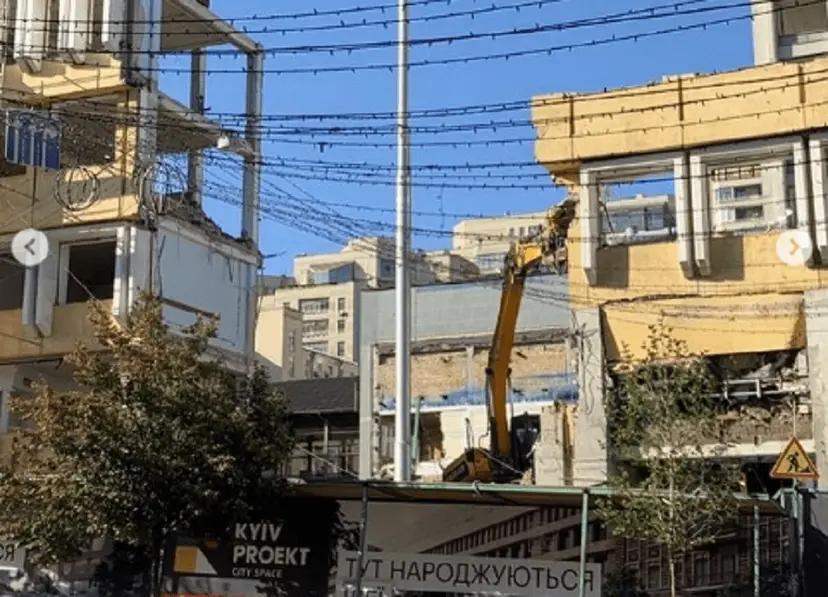 Усе згнило: чому зносять будівлю «Київпроєкту» на Богдана Хмельницького
