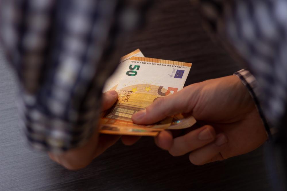 Євро продовжує дорожчати: де зараз вигідно обміняти валюту