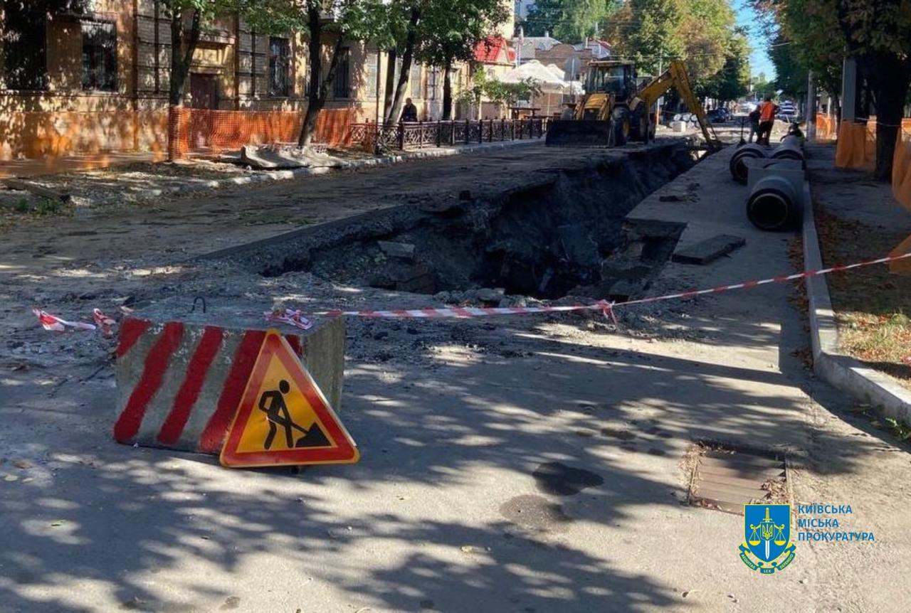 Посадовицю КП «Київтеплоенерго» підозрюють у службовій недбалості: Переплата майже 1 млн гривень за ремонт асфальту