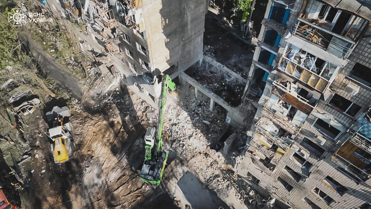 Зростає кількість жертв у Києві: У Солом’янському районі під завалами знайдено ще 4 тіла, загальна кількість загиблих у столиці — 17