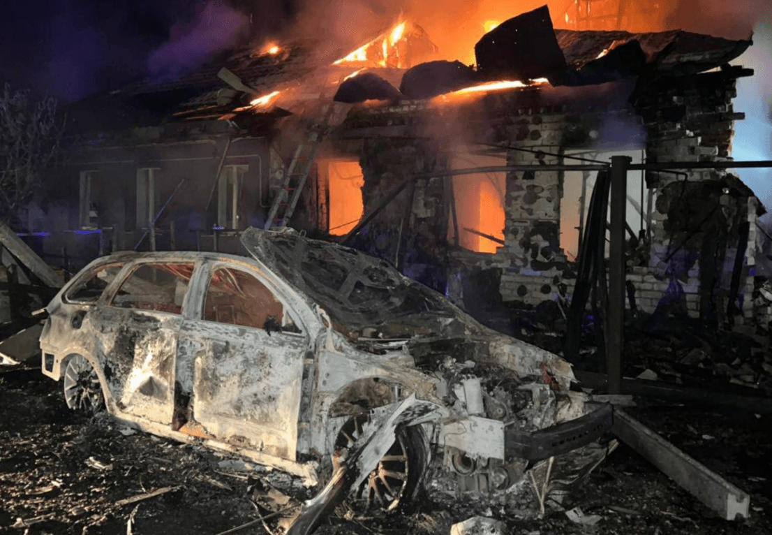 У Чернігові внаслідок ворожої атаки є постраждалі та руйнування