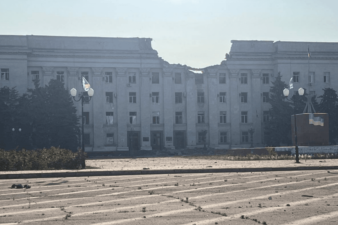 Росіяни атакували Херсон з авіації: є руйнування та постраждалі
