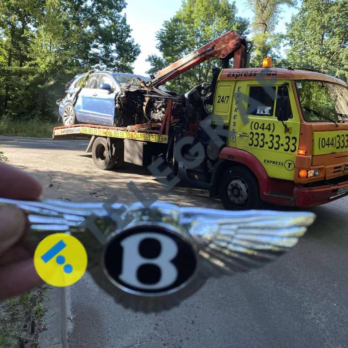 У Києві розбили суперлюксову Bentley Bentayga через день після купівлі