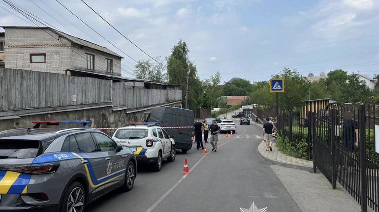 На Київщині загинув 9-річний хлопчик: на нього наїхав мікроавтобус без водія