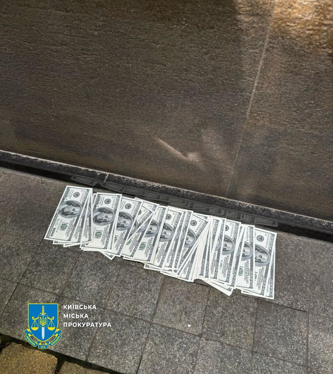 За $13 000 обіцяв переправити чоловіка до Молдови: у Києві затримали організатора схеми
