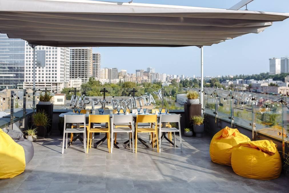 Для святкувань та зустрічей кияни замовляють rooftop – ресторани на дахах: скільки платять