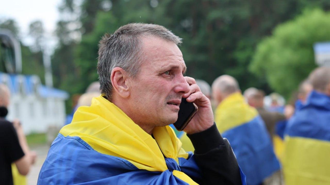 “Наші люди вдома”: Україна повернула з російського полону захисників та цивільних