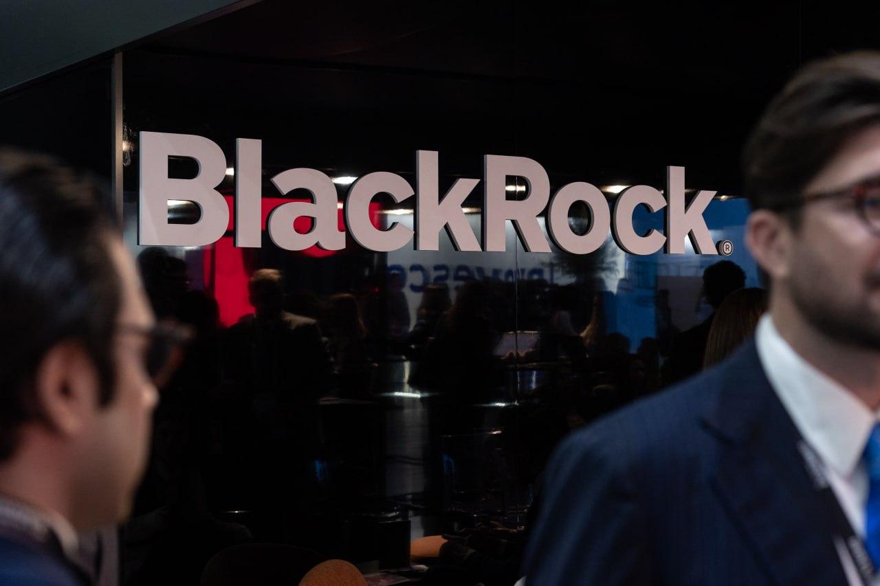 BlackRock призупинила пошук інвесторів для фонду відновлення України після приходу Трампа – Bloomberg