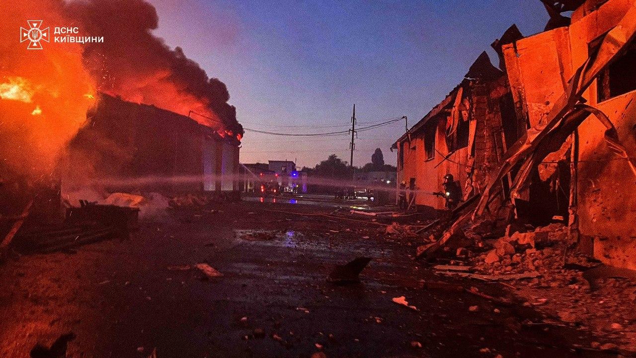 Триває ліквідація наслідків ворожих обстрілів на Київщині