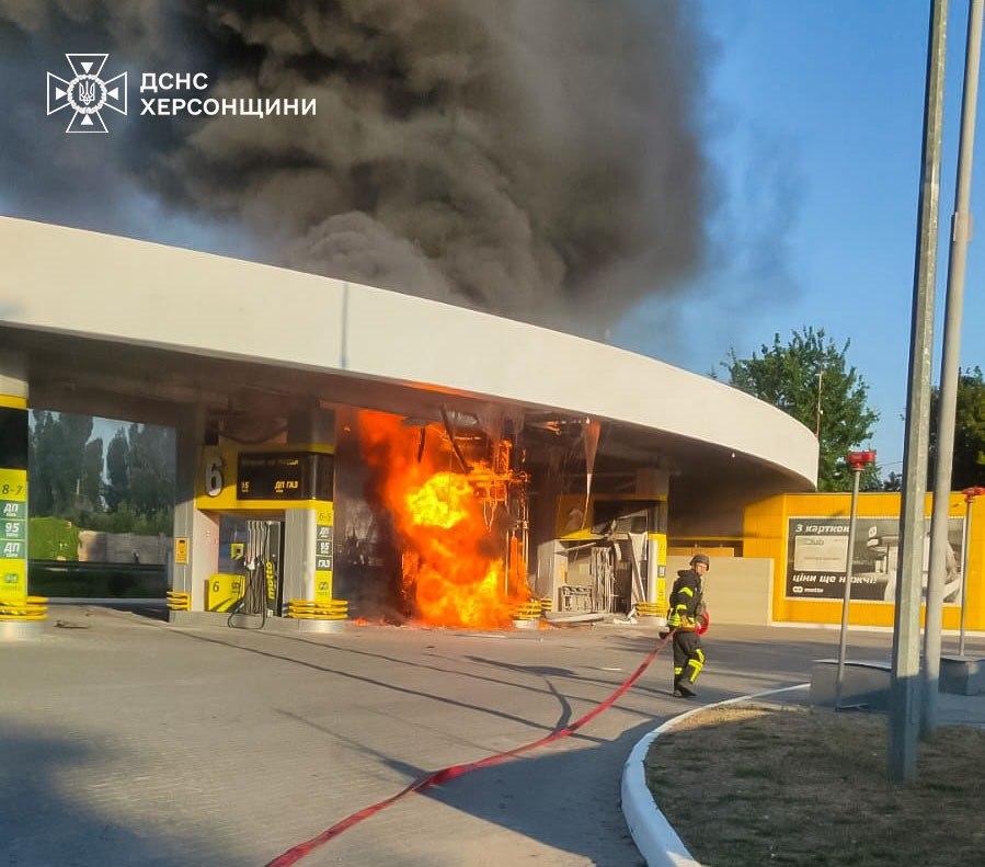 Ворог атакував Запоріжжя та рятувальників під час виконання завдань у Харкові та Херсоні