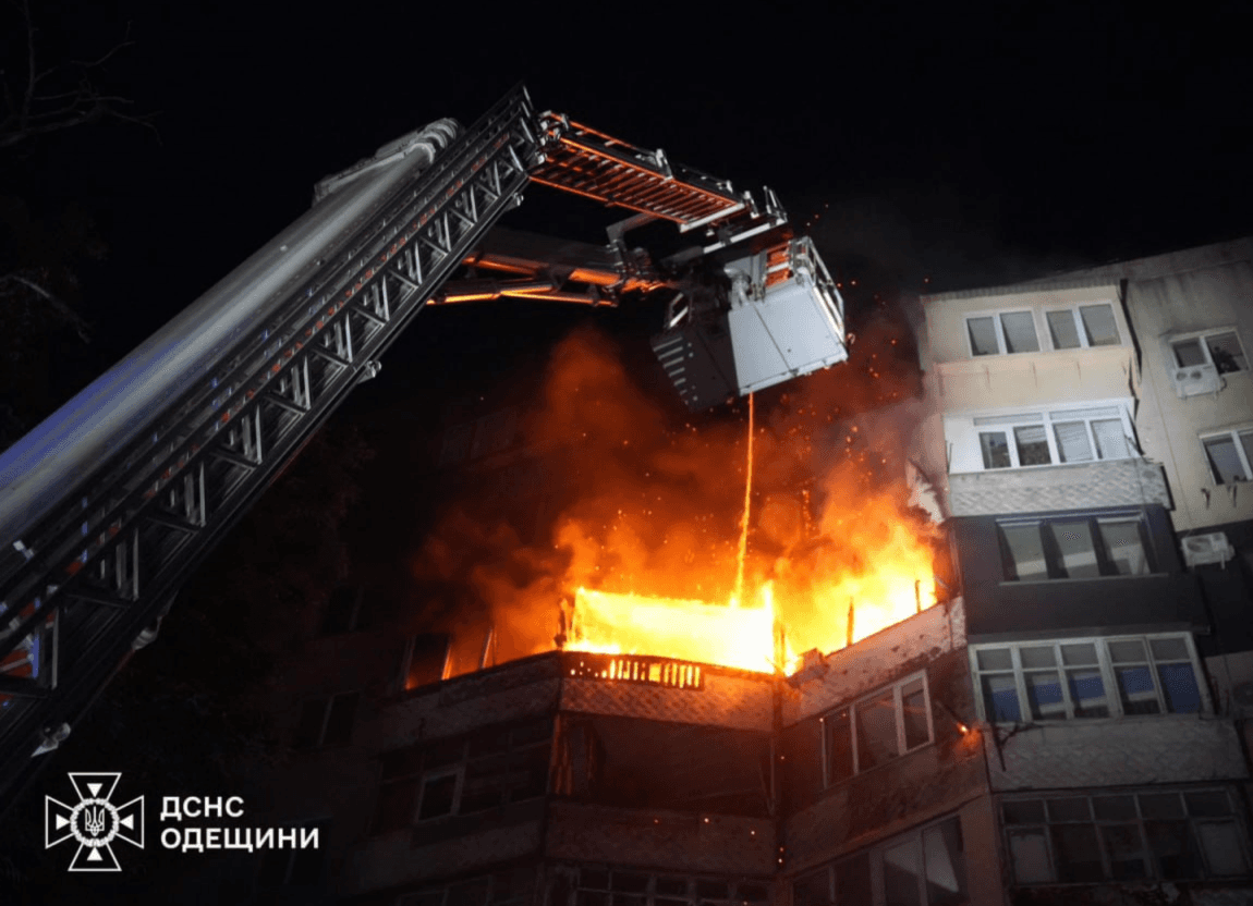 В Одесі ворог поцілив у багатоповерхівку: є постраждалі
