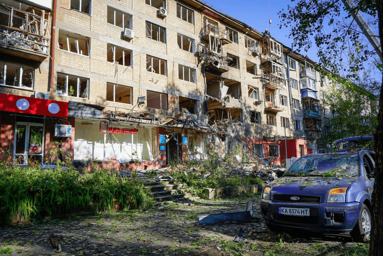 Будинки, школи та кафе: найбільше від ворожого обстрілу постраждав Солом’янський район