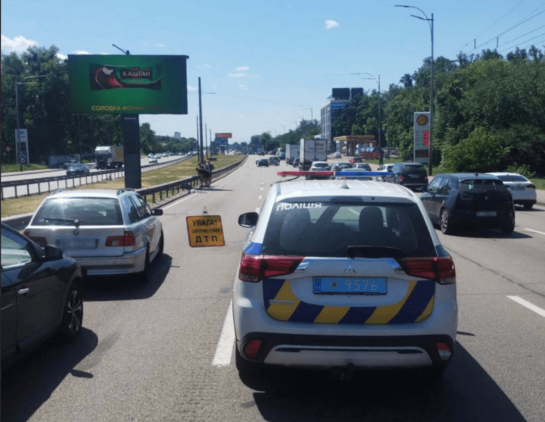 Смертельна аварія у Києві: мотоцикліст на великій швидкості в’їхав у BMW