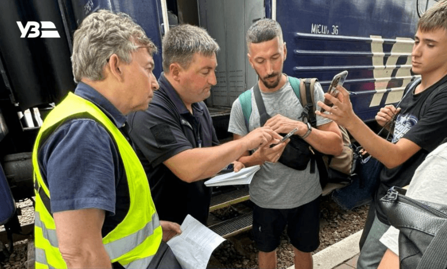 На вокзалах посилили контроль документів під час посадки до поїздів