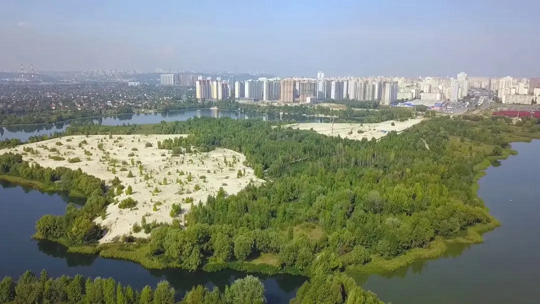 Суд скасував заборону на будівництво ЖК в екопарку «Осокорки»