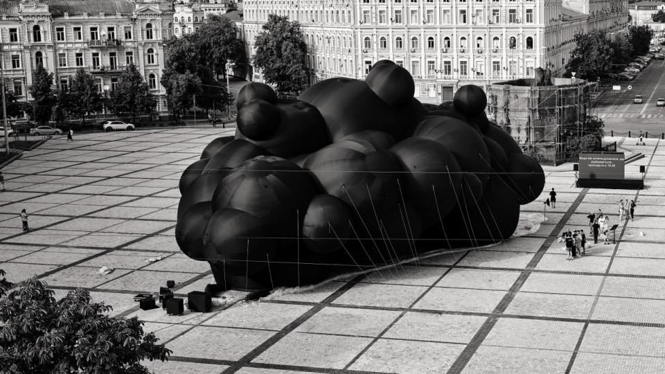 Монтували всю ніч: буря в США знищила  українську інсталяцію Black Cloud висотою 30 метрів