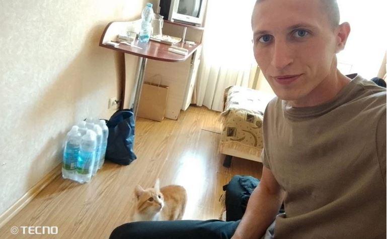 “Хто перший звільниться, той кота з собою візьме”: військовий повернувся з полону з Мишком